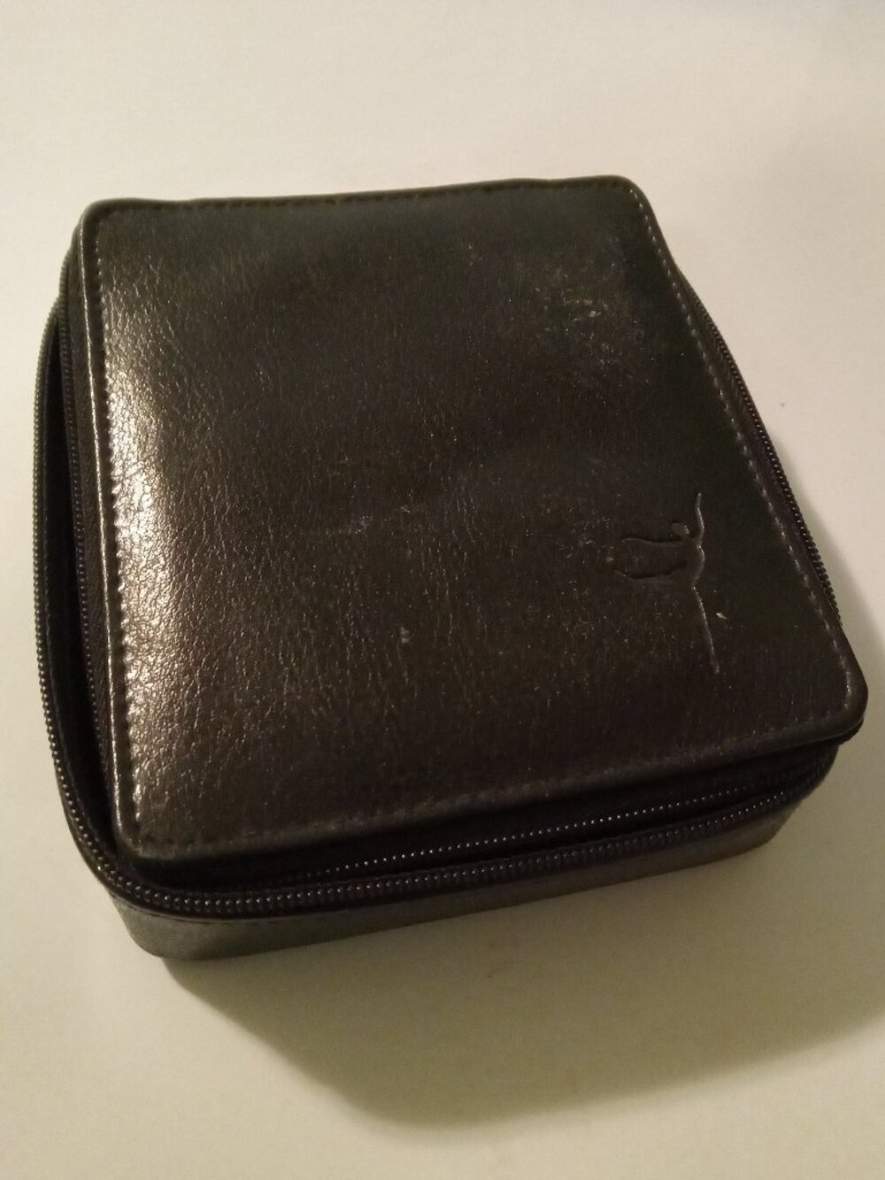 Leather travel kit with a ballerina engraving, zipper, and mirror